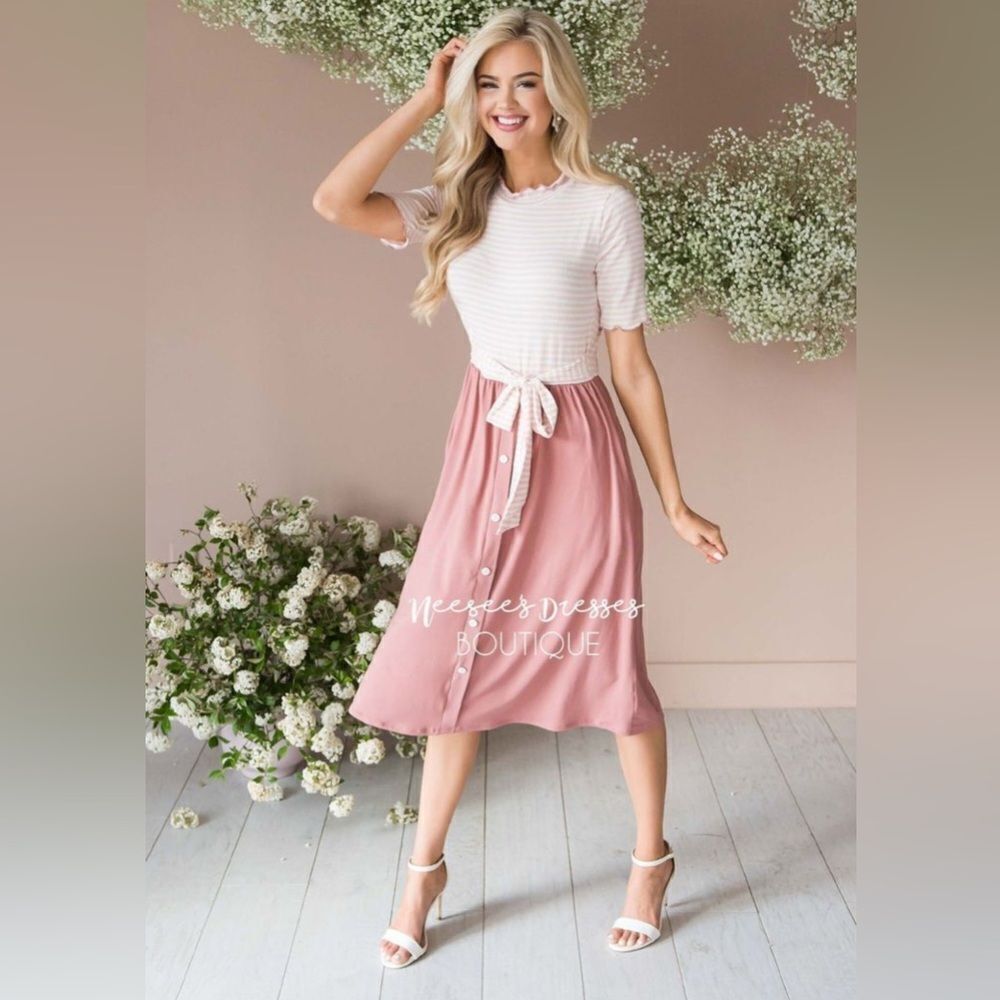 Neesee Dress Medium Pink and White Short Sleeve